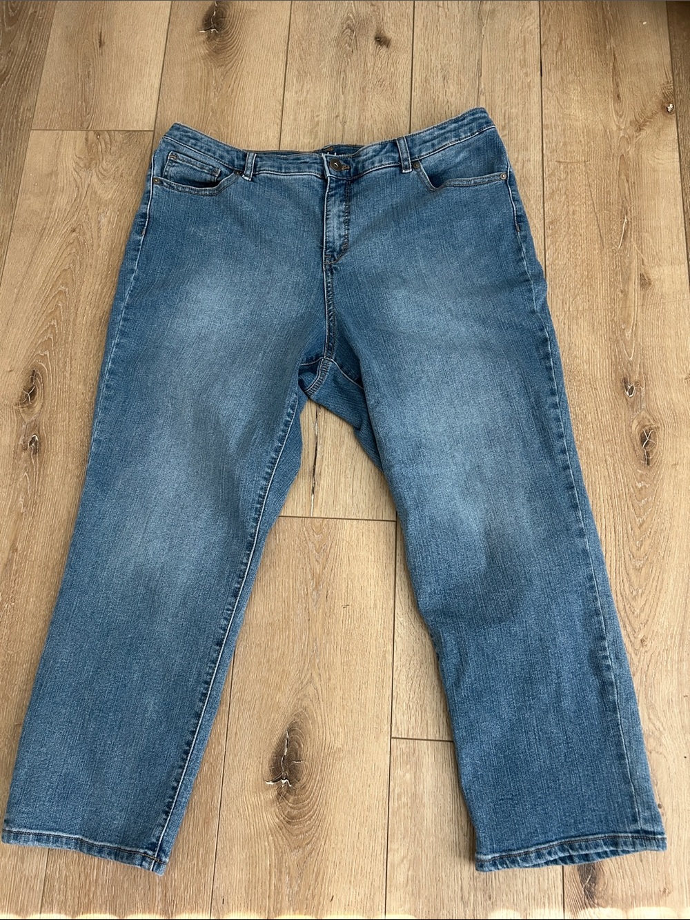 Style & Co. Light Blue Curvy Capri Jeans, Size 14, Gently Used.